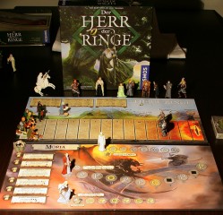 herr-der-ringe-brettspiel-mit-figuren